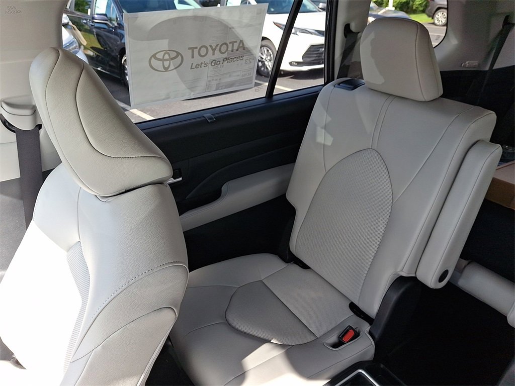 New 2026 Toyota Grand Highlander XLE image 12