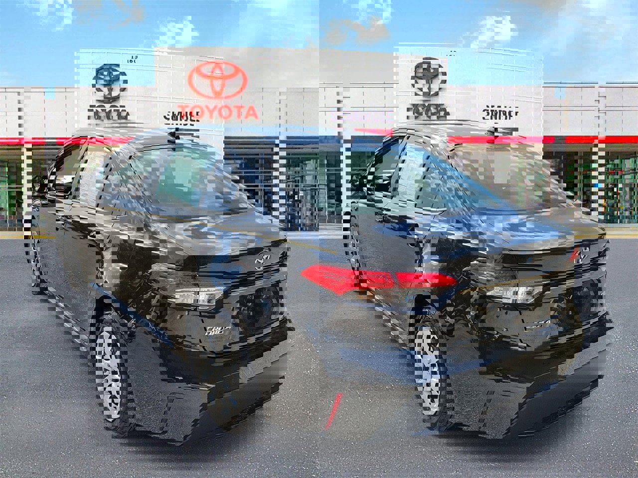 Used 2022 Toyota Corolla LE image 4