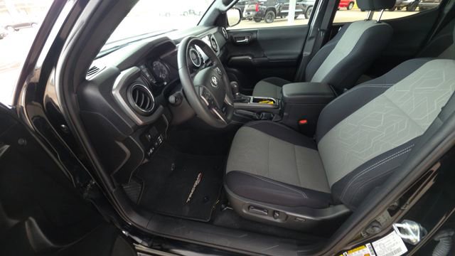 Used 2022 Toyota Tacoma TRD Sport w/ Technology Package AWD/4WD image 13