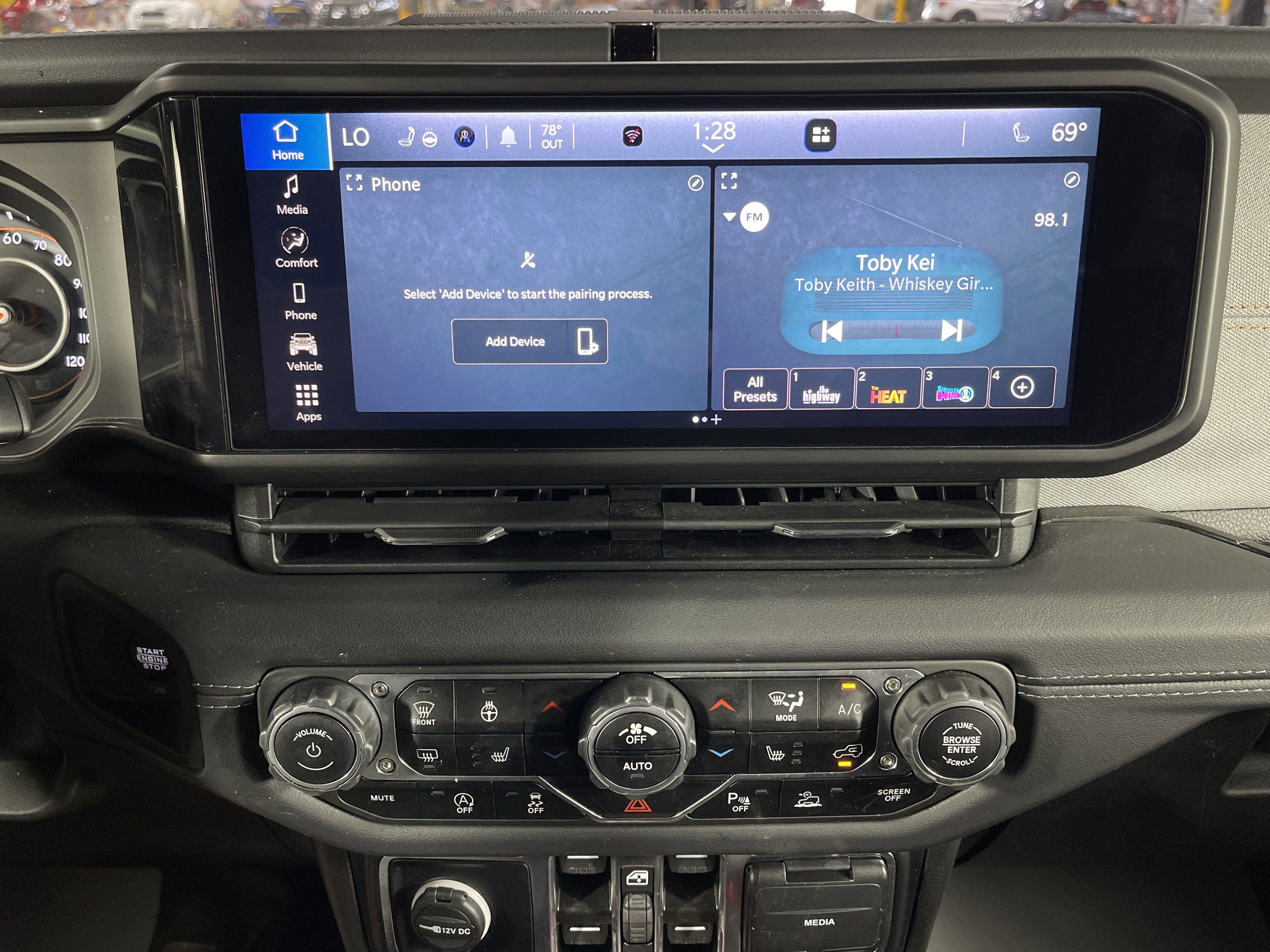 Used 2024 Jeep Wrangler Sahara w/ Safety Group image 21