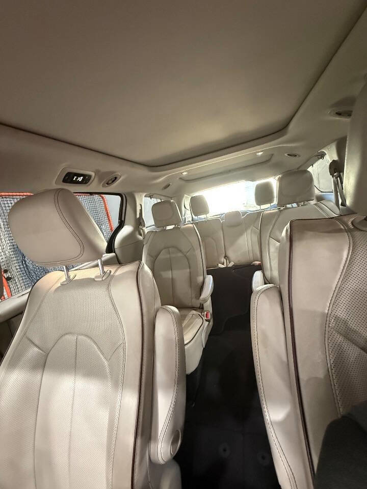 Used 2020 Chrysler Pacifica Limited FWD image 9