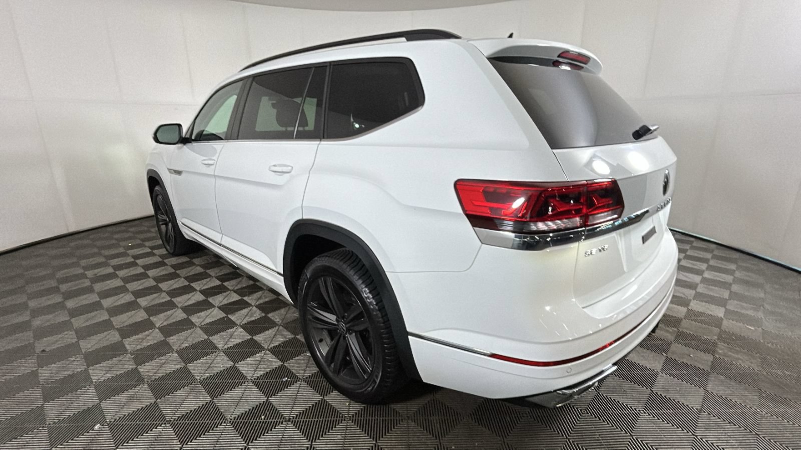 Used 2021 Volkswagen Atlas SE w/ Panoramic Sunroof Package AWD/4WD image 5