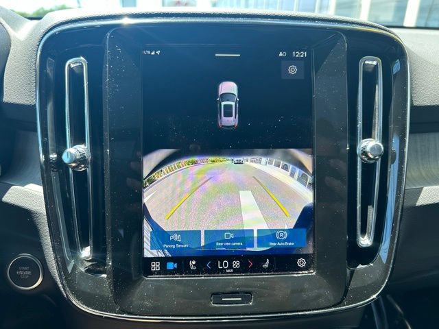 Certified 2025 Volvo XC40 B5 Core AWD/4WD image 24