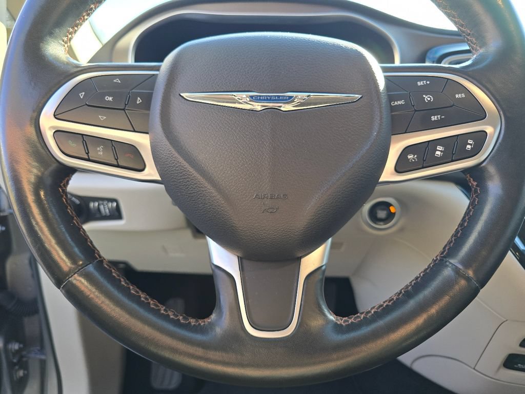 Used 2019 Chrysler Pacifica Touring-L Plus w/ Advanced Safetytec Group FWD image 36