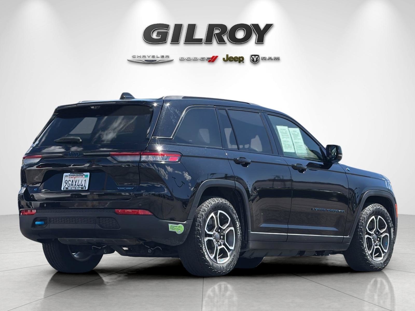 Used 2023 Jeep Grand Cherokee Trailhawk w/ Advanced Protech Group II AWD/4WD image 4