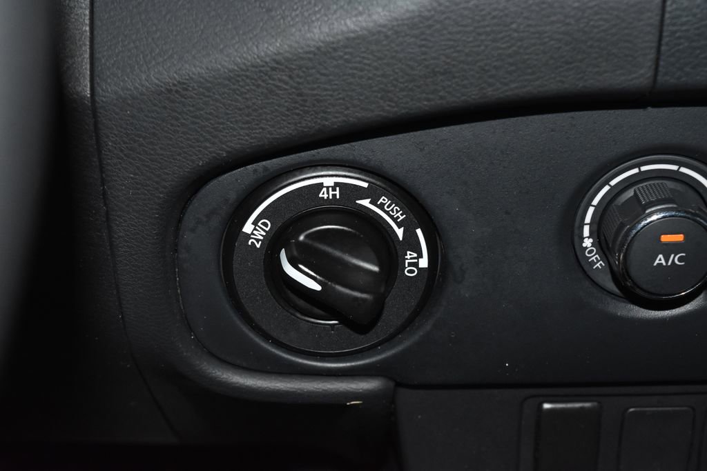 Used 2022 Nissan Frontier SV AWD/4WD image 13