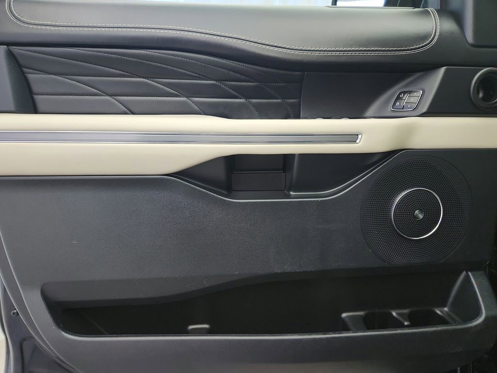 Used 2021 Ford Expedition Platinum image 22