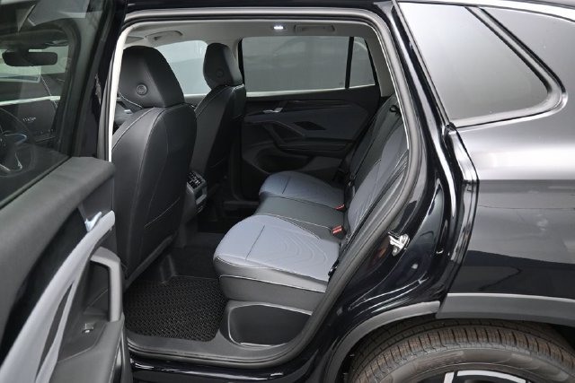 New 2026 Volkswagen Tiguan SE FWD image 11