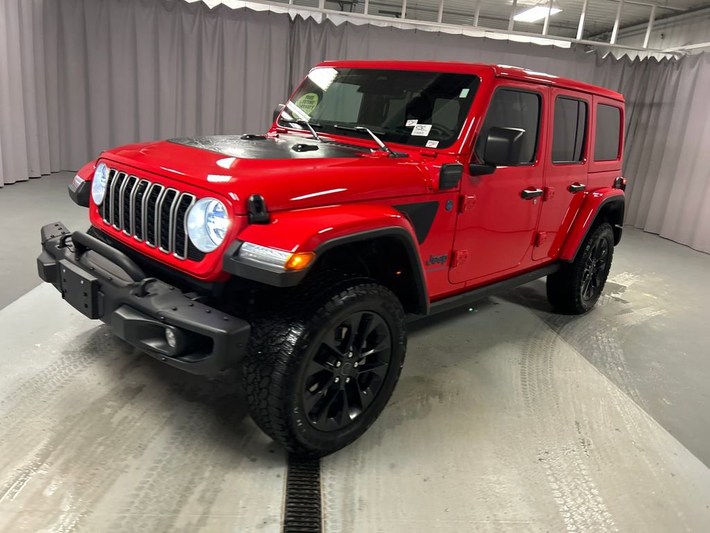 Used 2025 Jeep Wrangler Unlimited Sahara AWD/4WD image 3