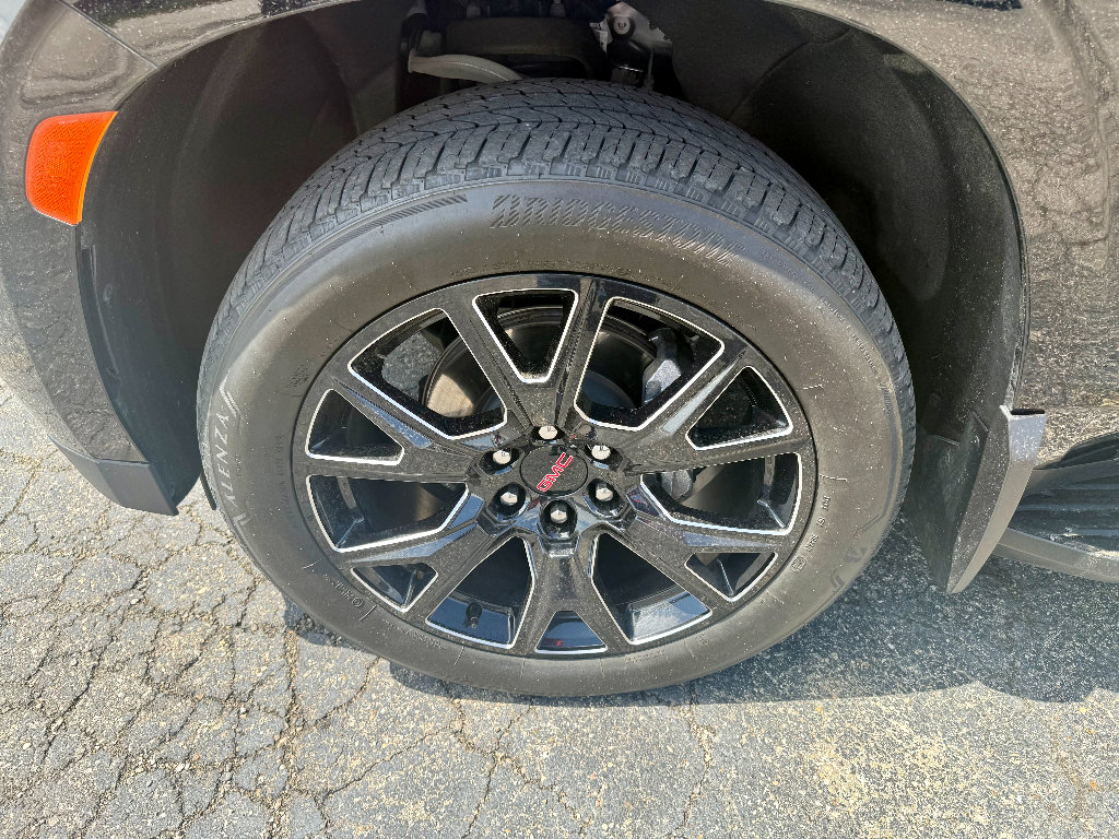 Used 2024 GMC Yukon XL SLT w/ SLT Luxury Package image 9