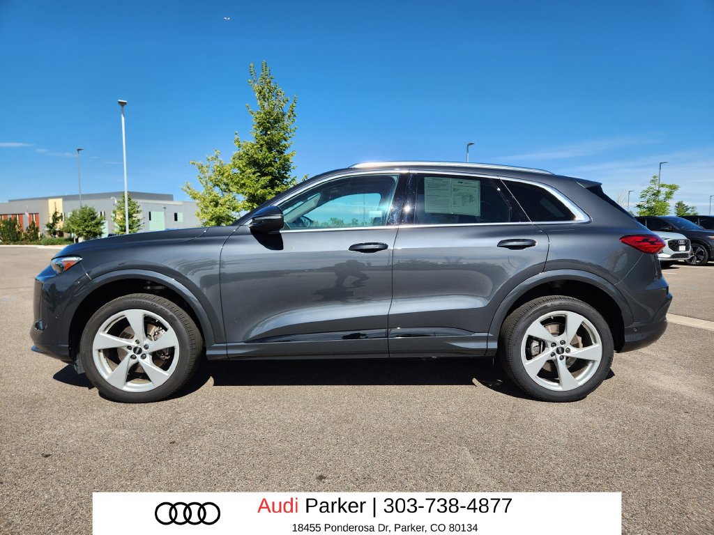 Used 2025 Audi Q5 Premium Plus w/ Premium Plus AWD/4WD image 2