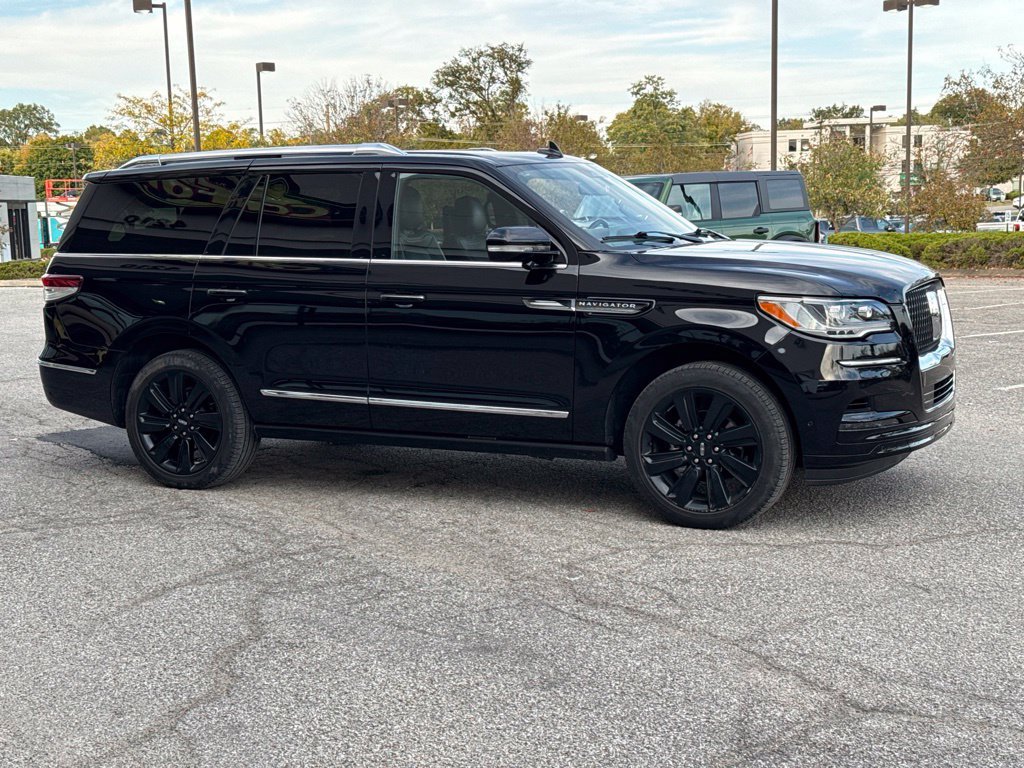 Used 2023 Lincoln Navigator Reserve AWD/4WD image 16