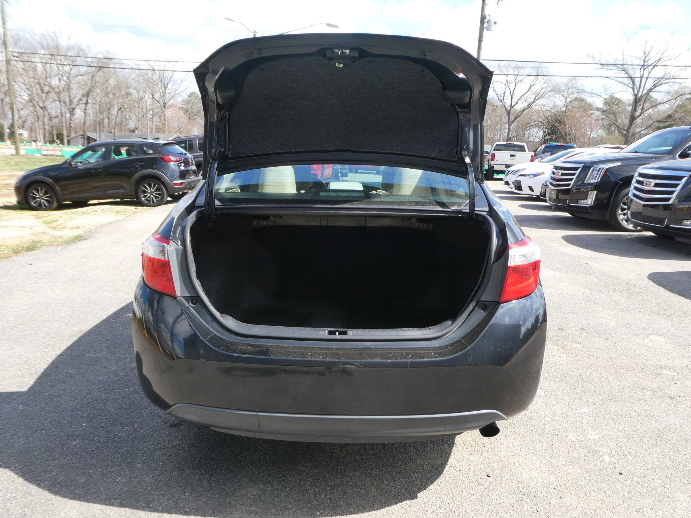 Used 2015 Toyota Corolla LE FWD image 7