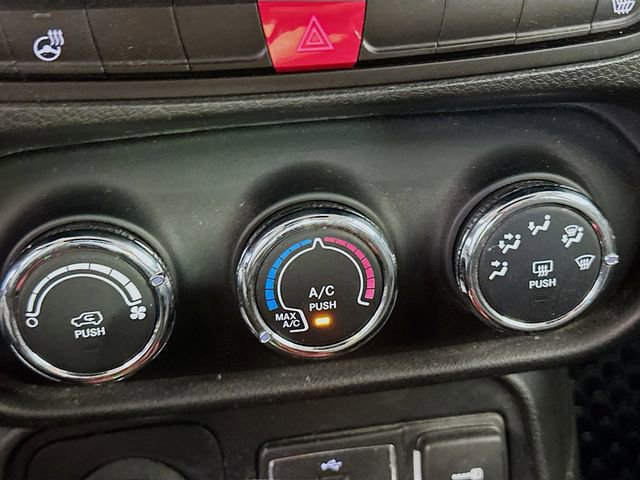 Used 2016 Jeep Renegade Trailhawk w/ Cold Weather Group image 15