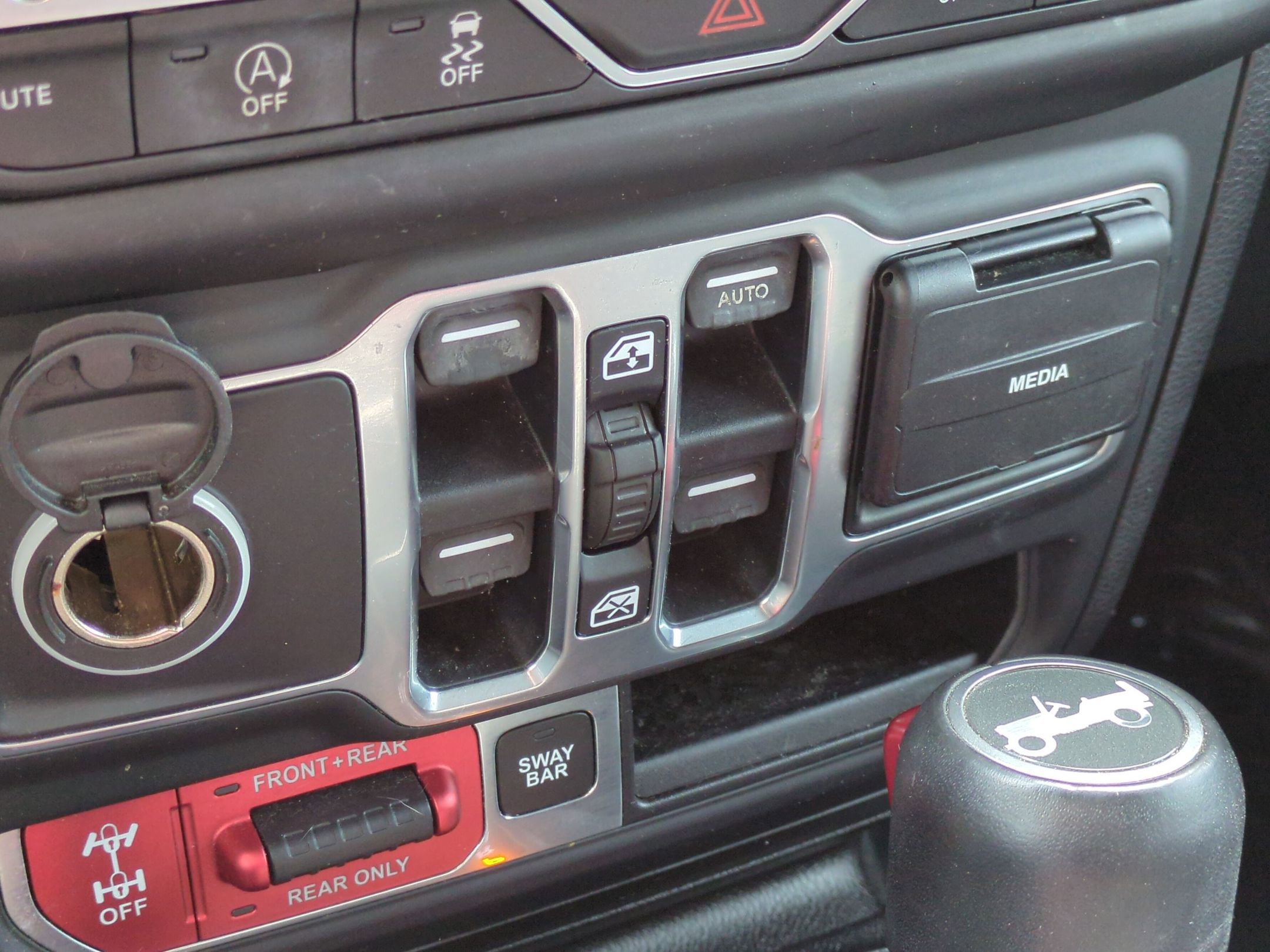 Used 2019 Jeep Wrangler Unlimited Rubicon w/ Dual Top Group image 27