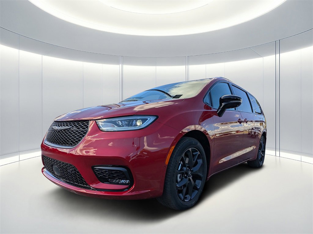 New 2026 Chrysler Pacifica Limited w/ Uconnect Theater Family Group image 8
