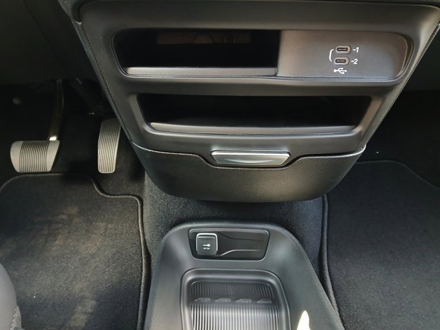 New 2026 Chrysler Voyager LX image 17