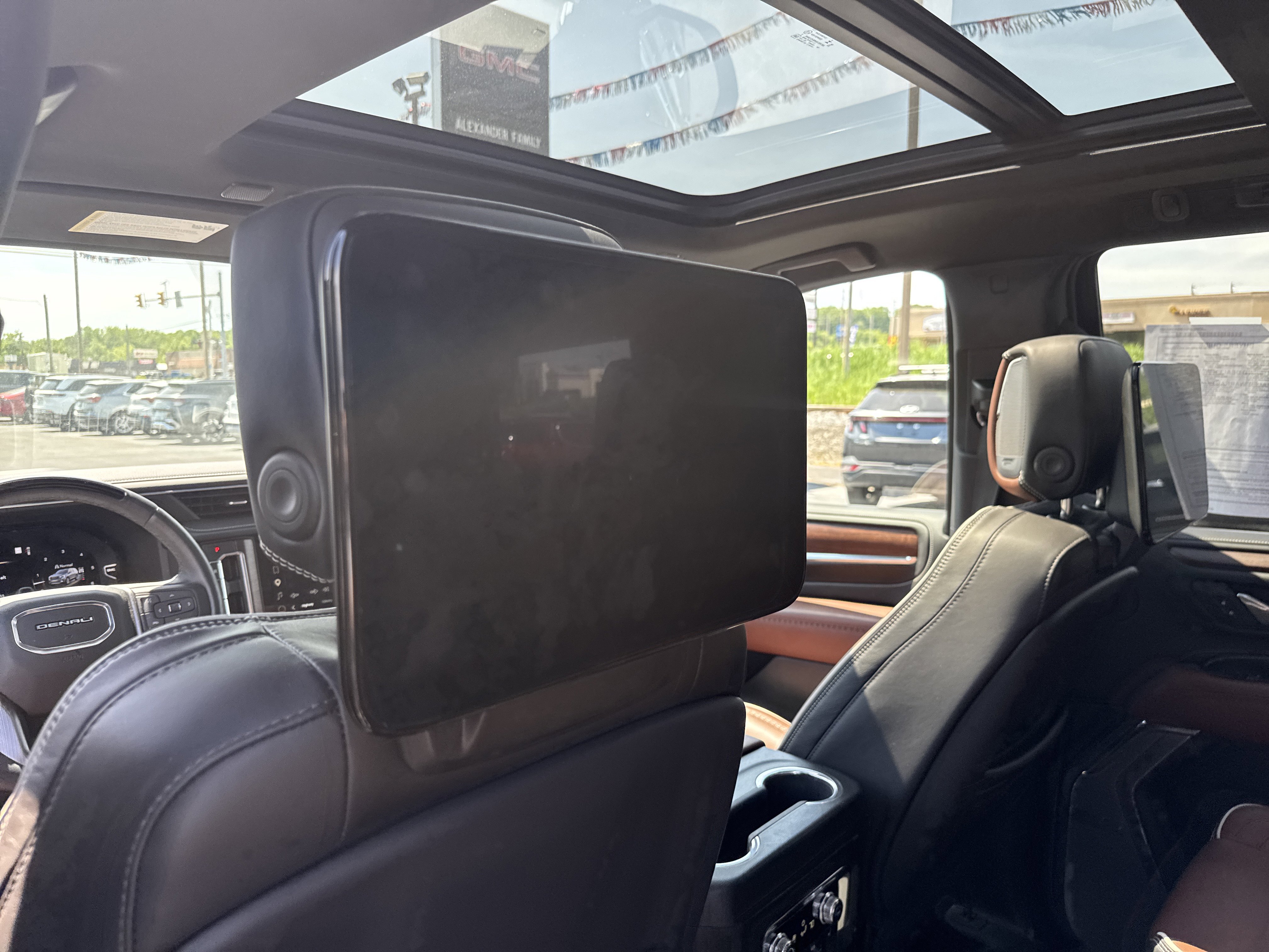 Used 2023 GMC Yukon Denali Ultimate AWD/4WD image 29