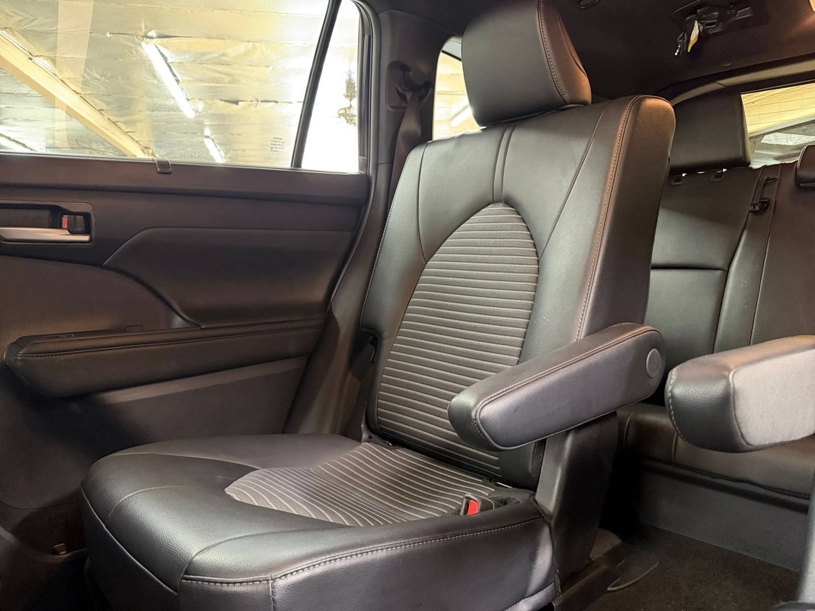 Used 2025 Toyota Highlander XSE AWD/4WD image 42
