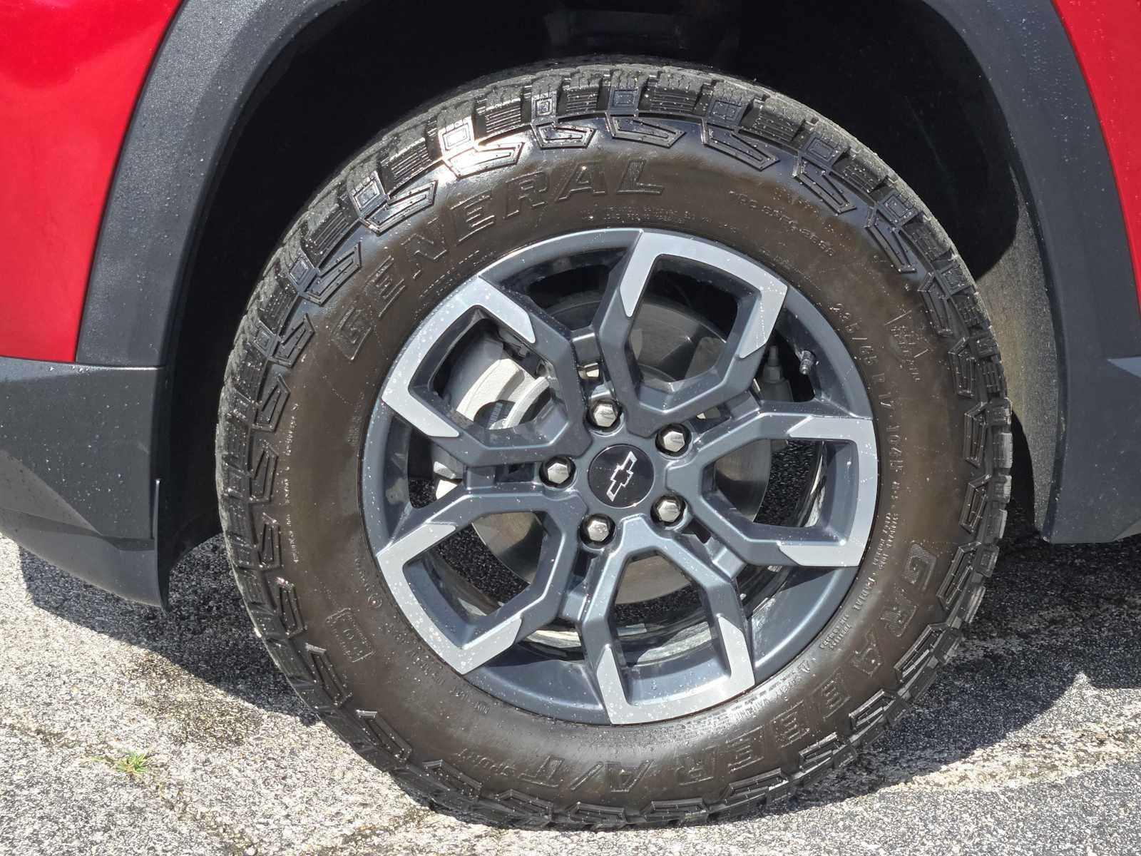 Certified 2025 Chevrolet Equinox ACTIV AWD/4WD image 13