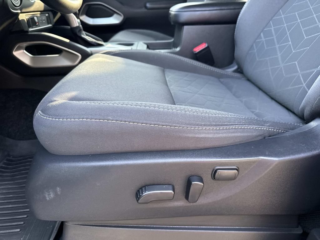 Used 2025 Nissan Frontier SV RWD image 18