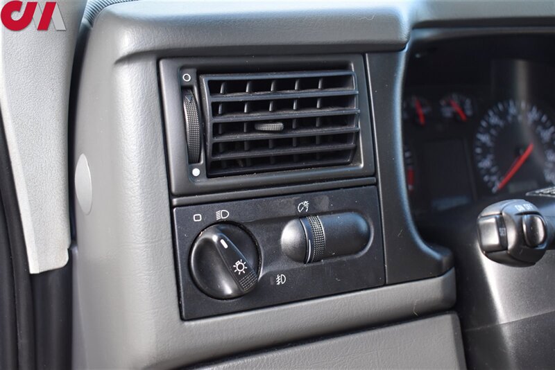 Used 2002 Volkswagen Eurovan MV FWD image 15