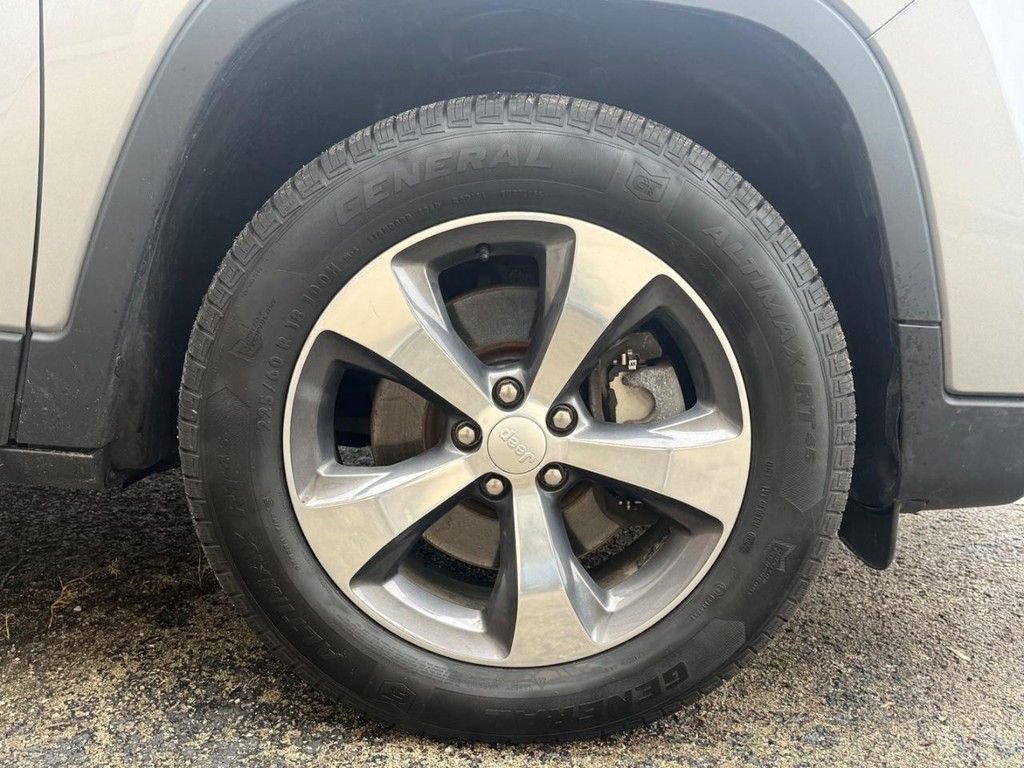 Used 2019 Jeep Cherokee Limited image 9