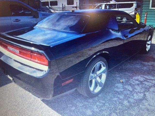 Used 2014 Dodge Challenger R/T image 2