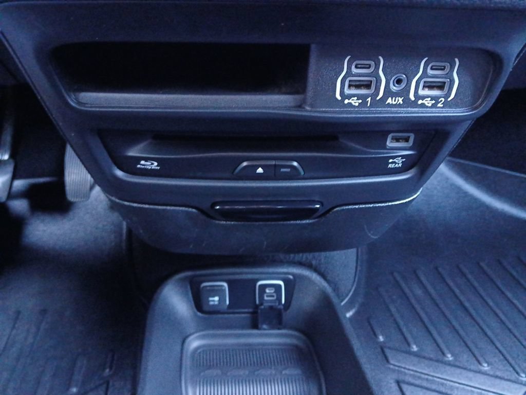 Used 2021 Chrysler Pacifica Touring-L w/ Uconnect Theater Family Group FWD image 6