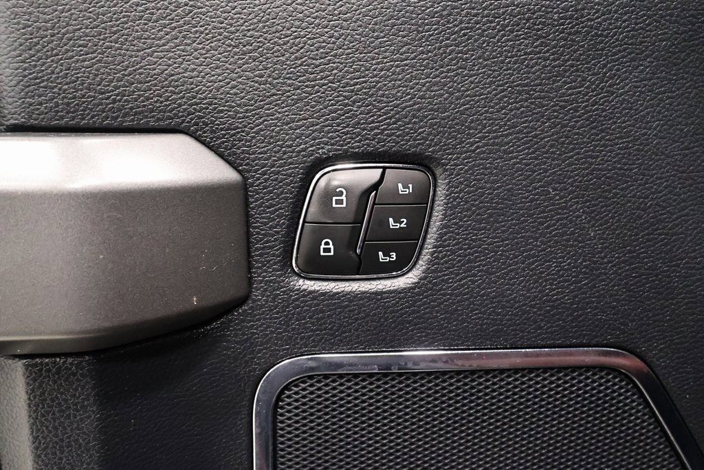 Certified 2022 Ford F450 Platinum w/ FX4 Off-Road Package image 13