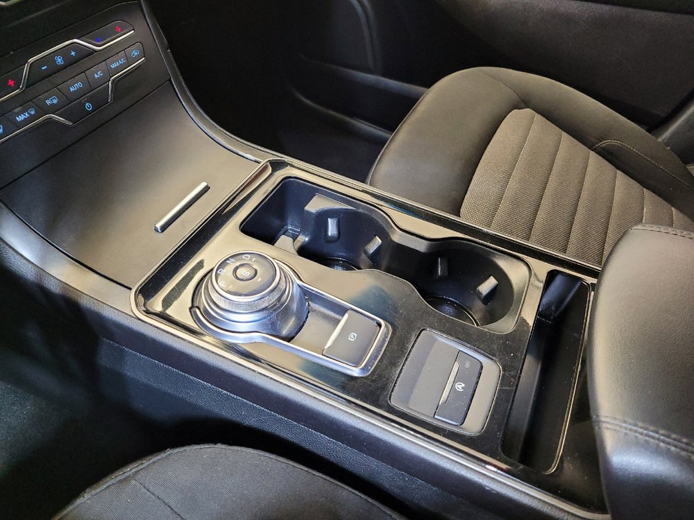 Used 2020 Ford Edge SE image 26