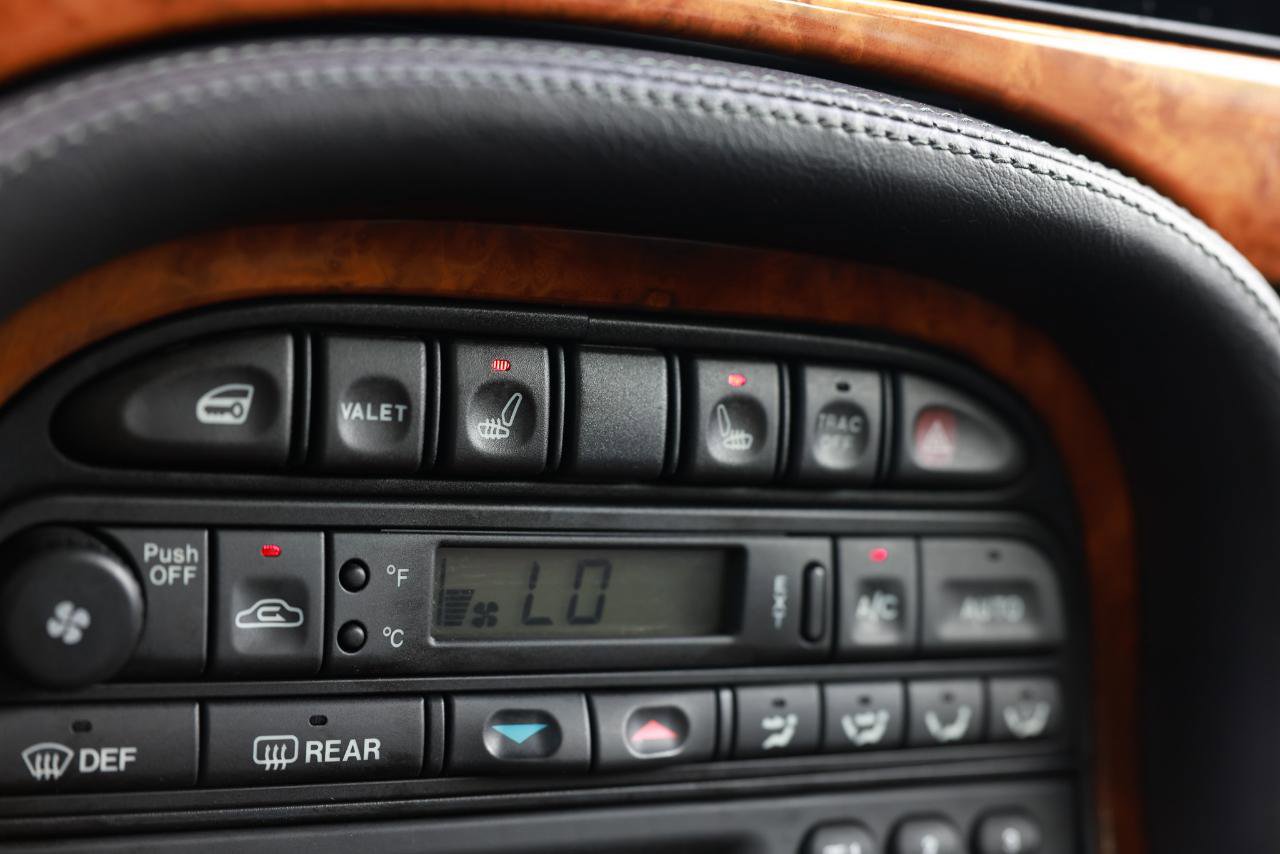 Used 2002 Jaguar XJ8 RWD image 34
