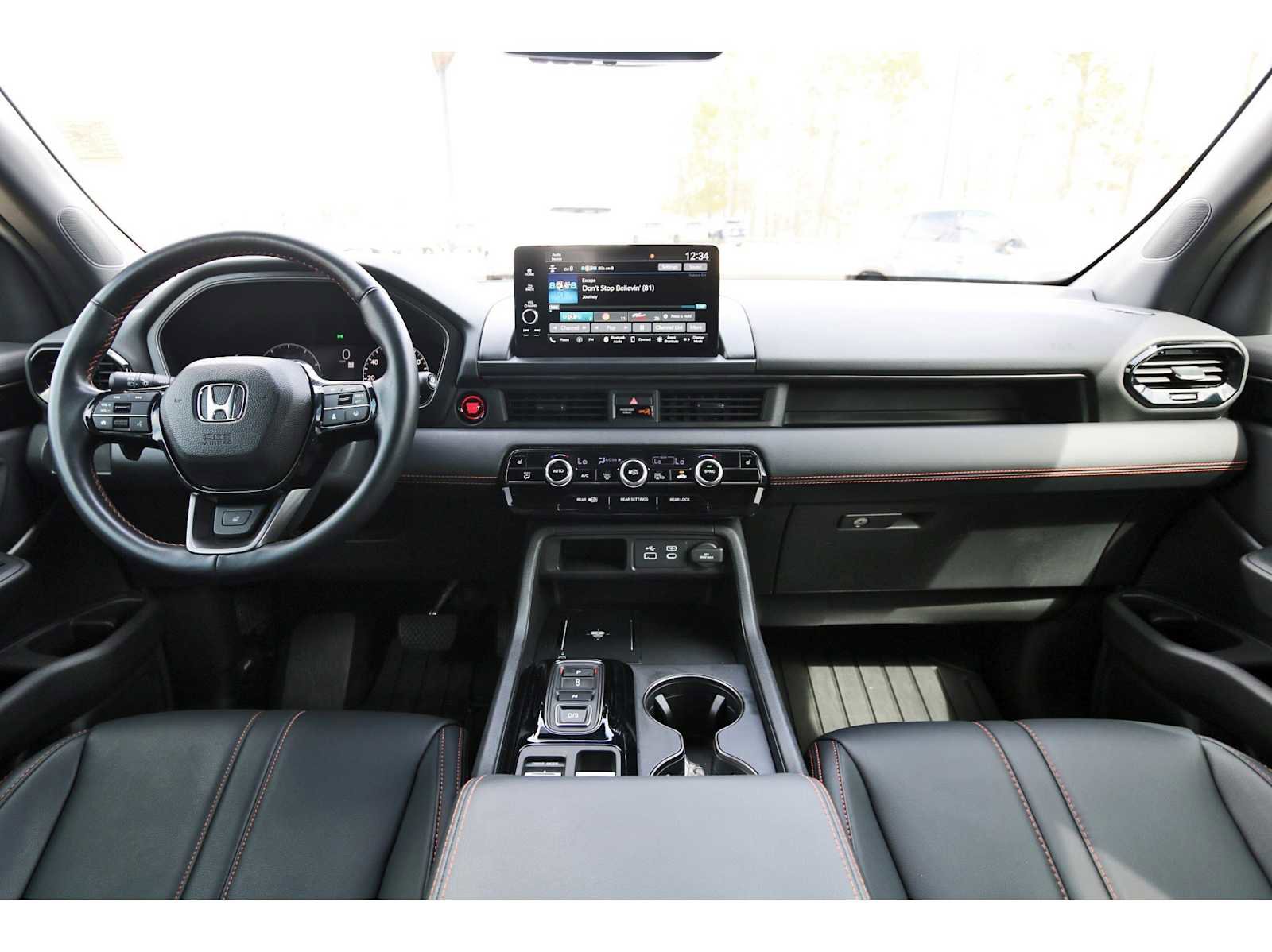 Used 2025 Honda Pilot TrailSport image 7