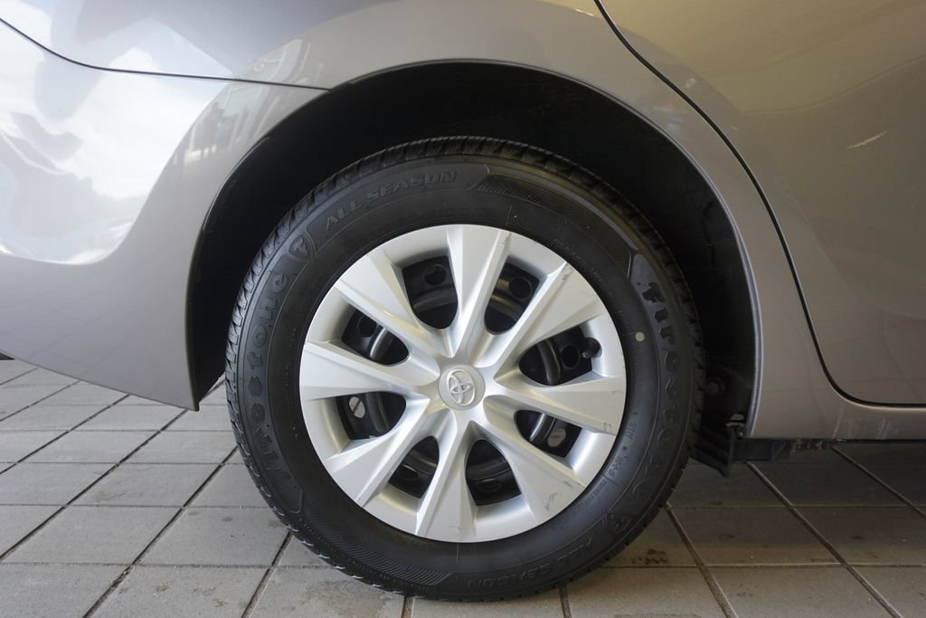 Used 2015 Toyota Corolla LE FWD image 29