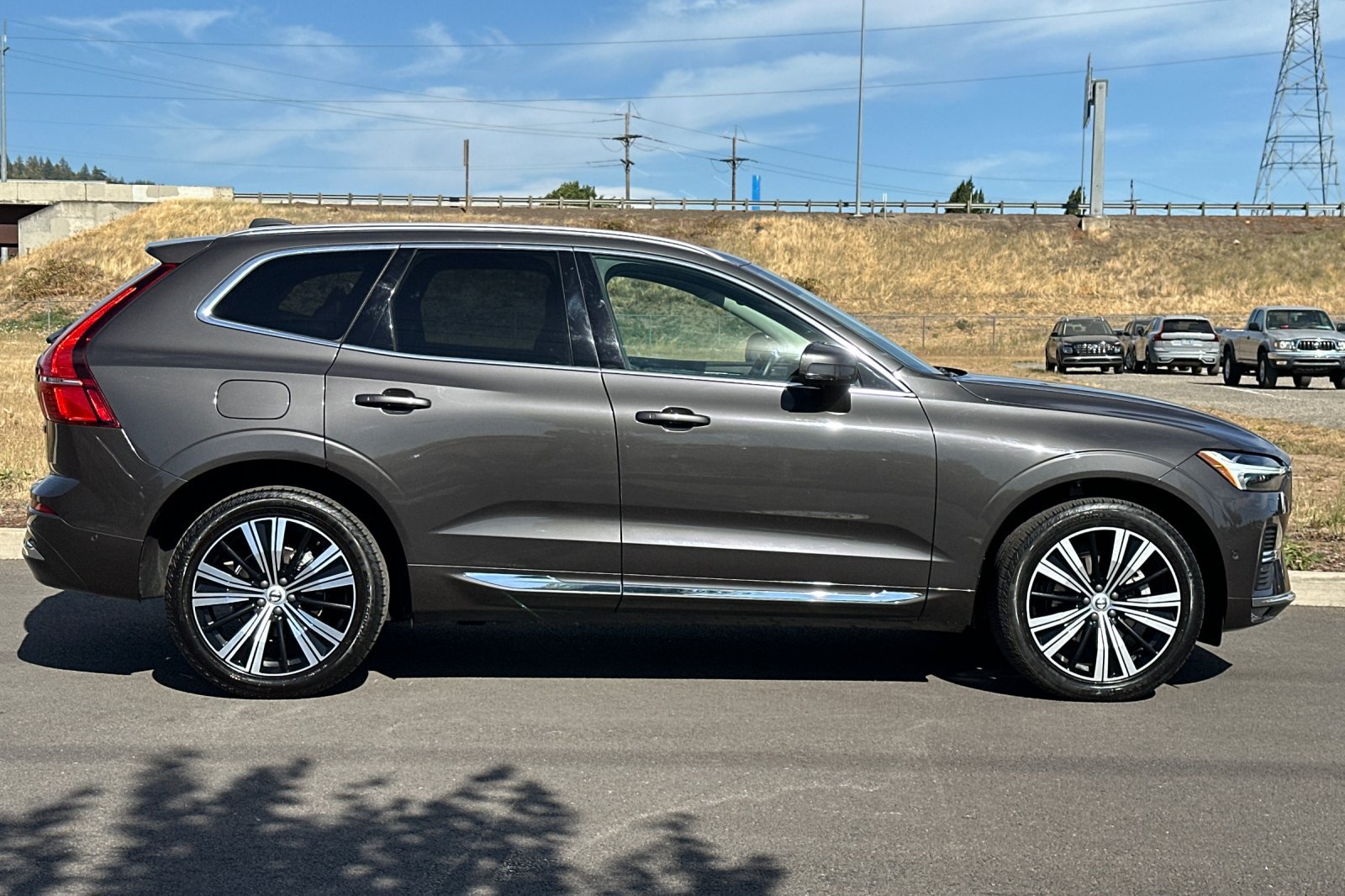 Used 2023 Volvo XC60 B5 Plus w/ Climate Package AWD/4WD image 2