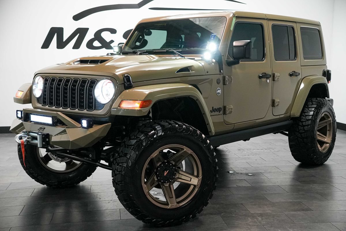 Used 2025 Jeep Wrangler Unlimited Sport AWD/4WD image 2