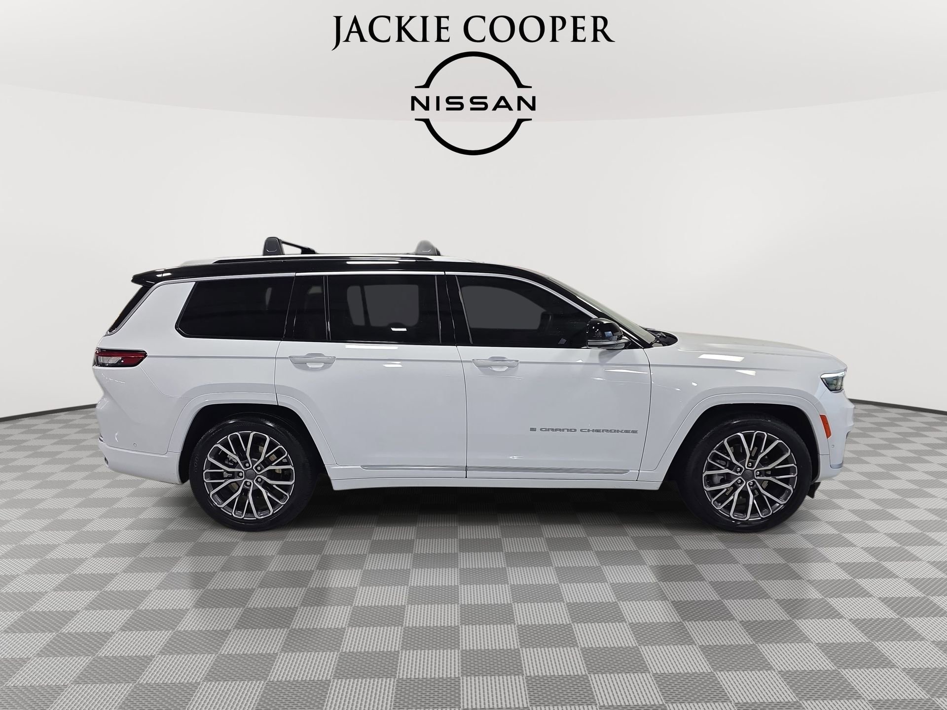 Used 2023 Jeep Grand Cherokee L Summit image 4