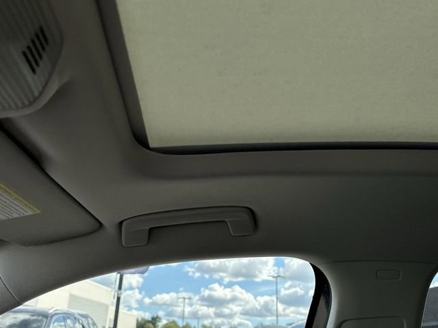 New 2025 Volkswagen Tiguan SE image 14