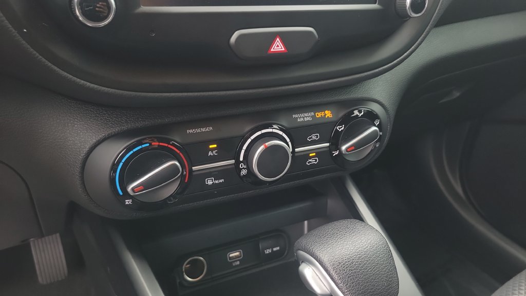 Used 2025 Kia Soul LX FWD image 15