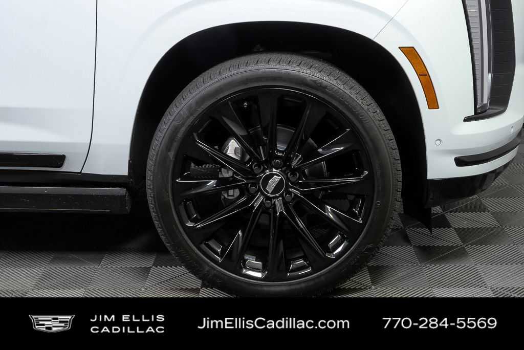 Certified 2026 Cadillac Escalade ESV Platinum Sport w/ LPO, ONYX Package AWD/4WD image 39