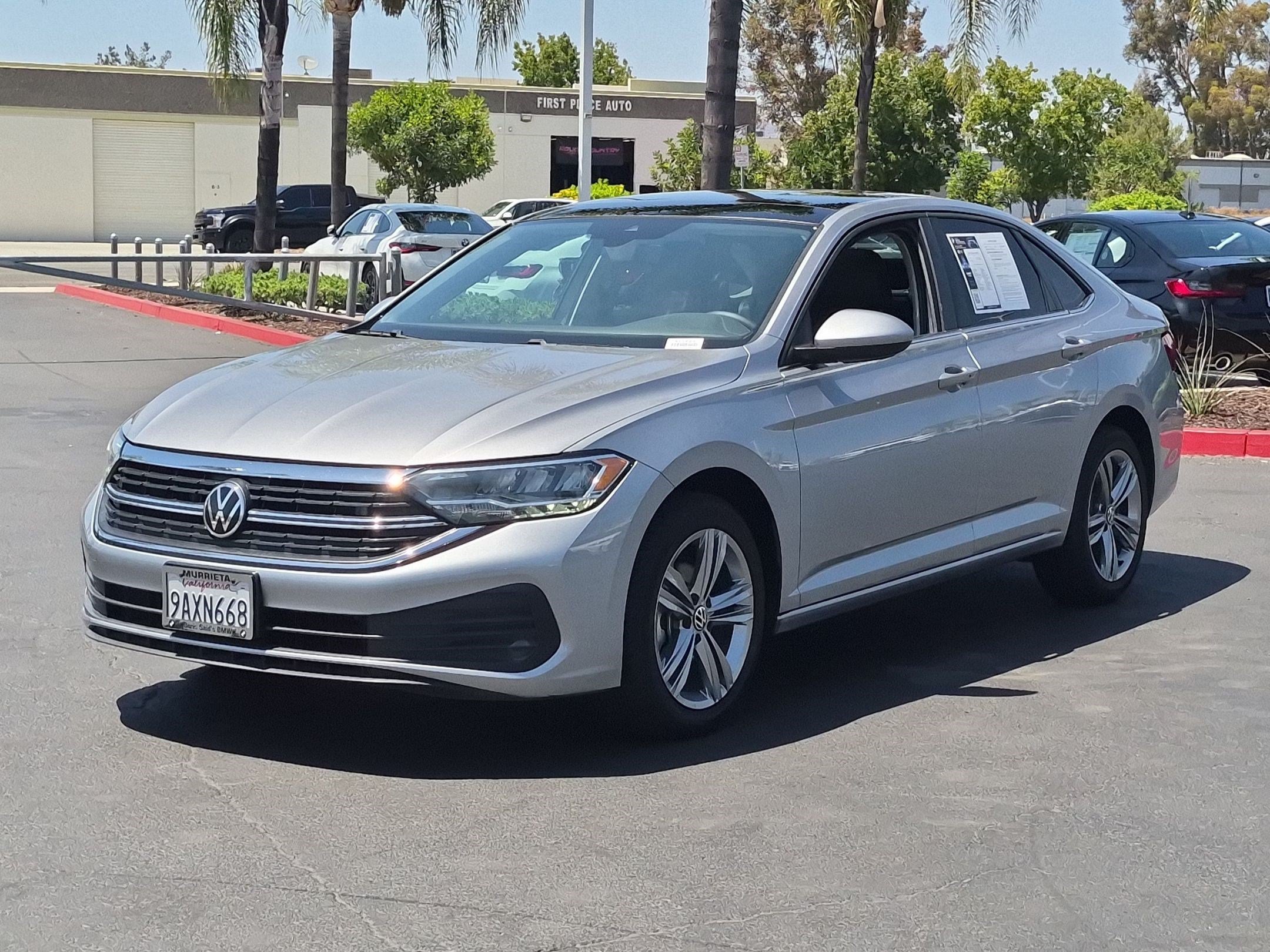 Used 2022 Volkswagen Jetta SE w/ Panoramic Sunroof Package FWD image 5