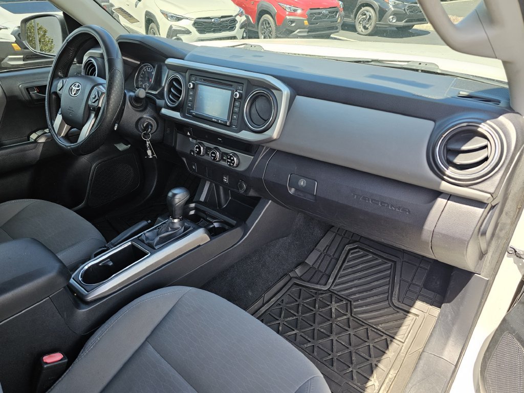 Used 2017 Toyota Tacoma SR5 w/ Tow Package RWD image 9
