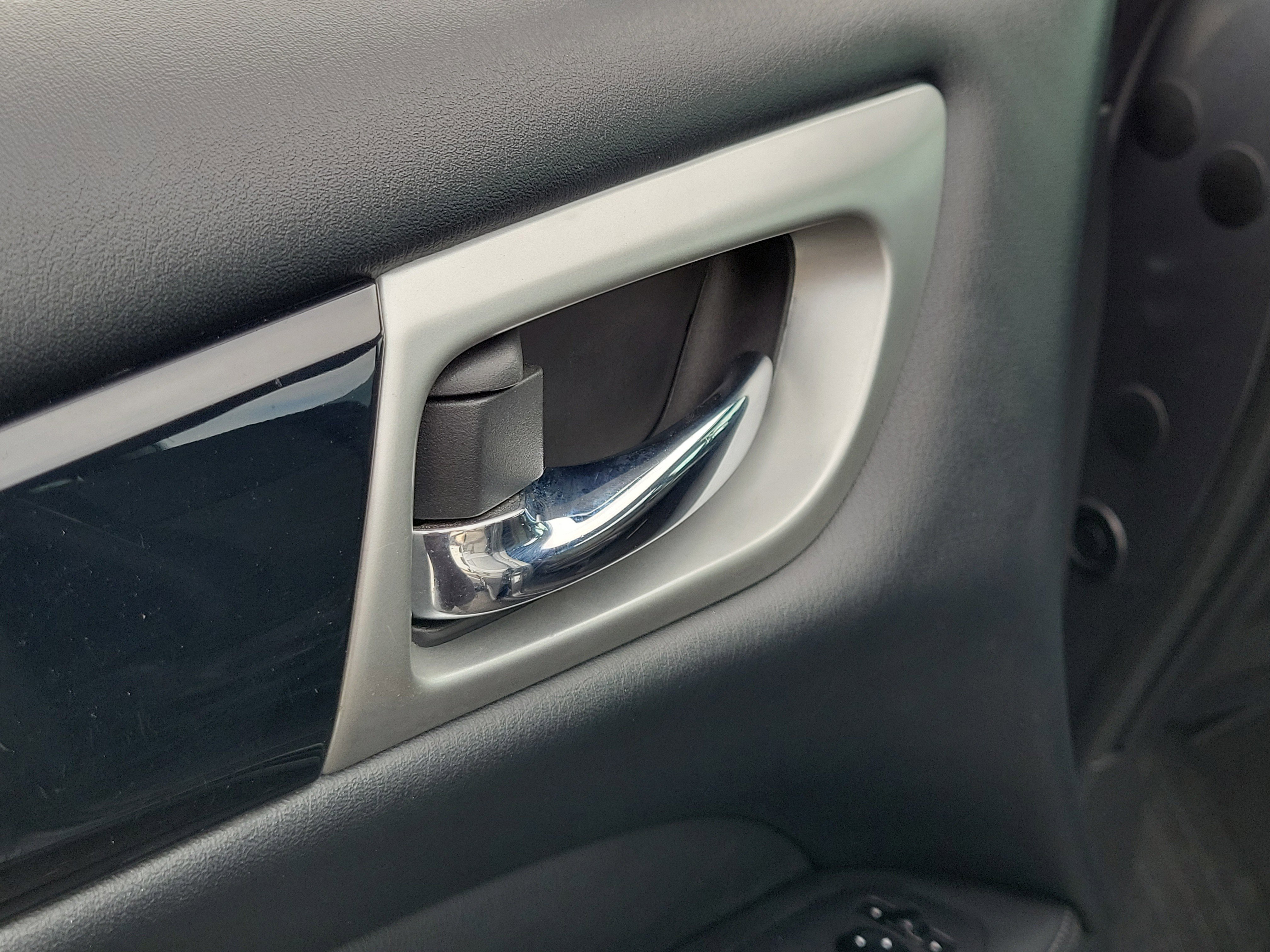 Used 2018 Nissan Pathfinder S image 22