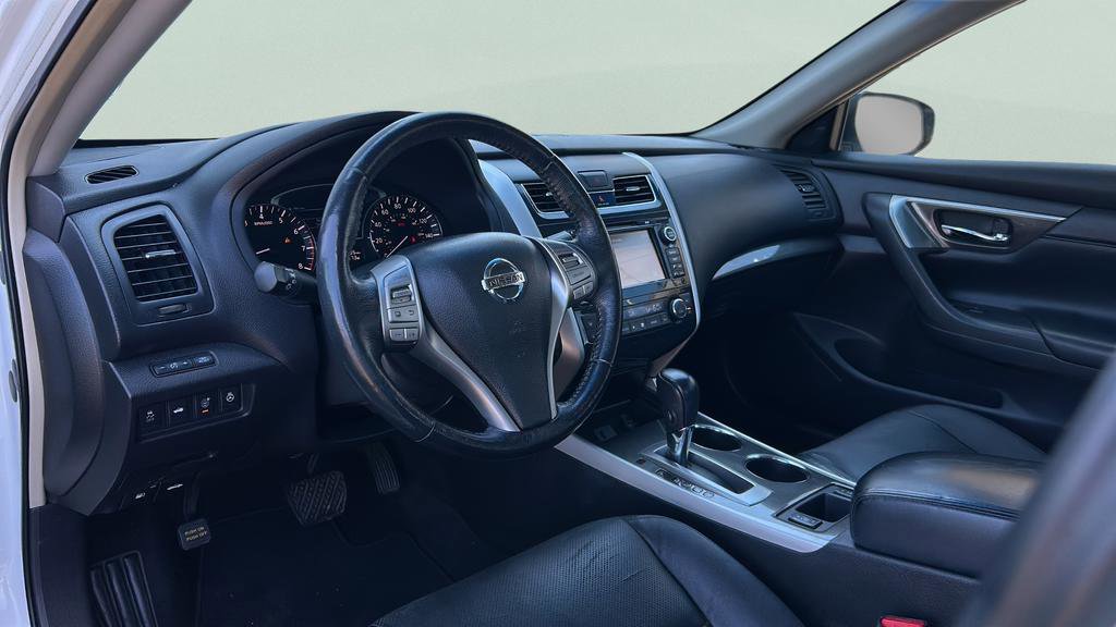 Used 2013 Nissan Altima 2.5 SL w/ Technology Pkg FWD image 11