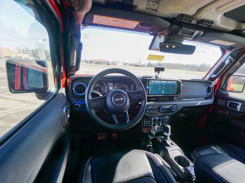 Used 2024 Jeep Wrangler Unlimited Rubicon AWD/4WD image 15