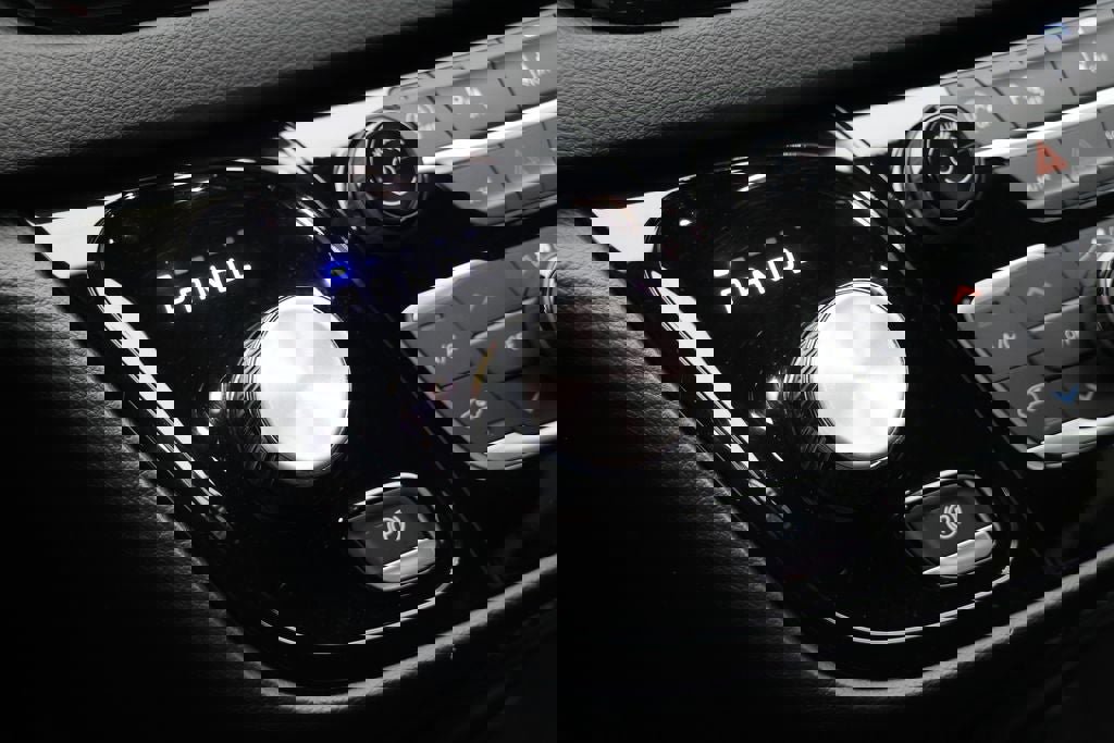 Used 2025 Chrysler Pacifica Select image 24