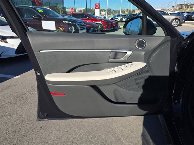 Certified 2025 Hyundai Sonata SE image 13