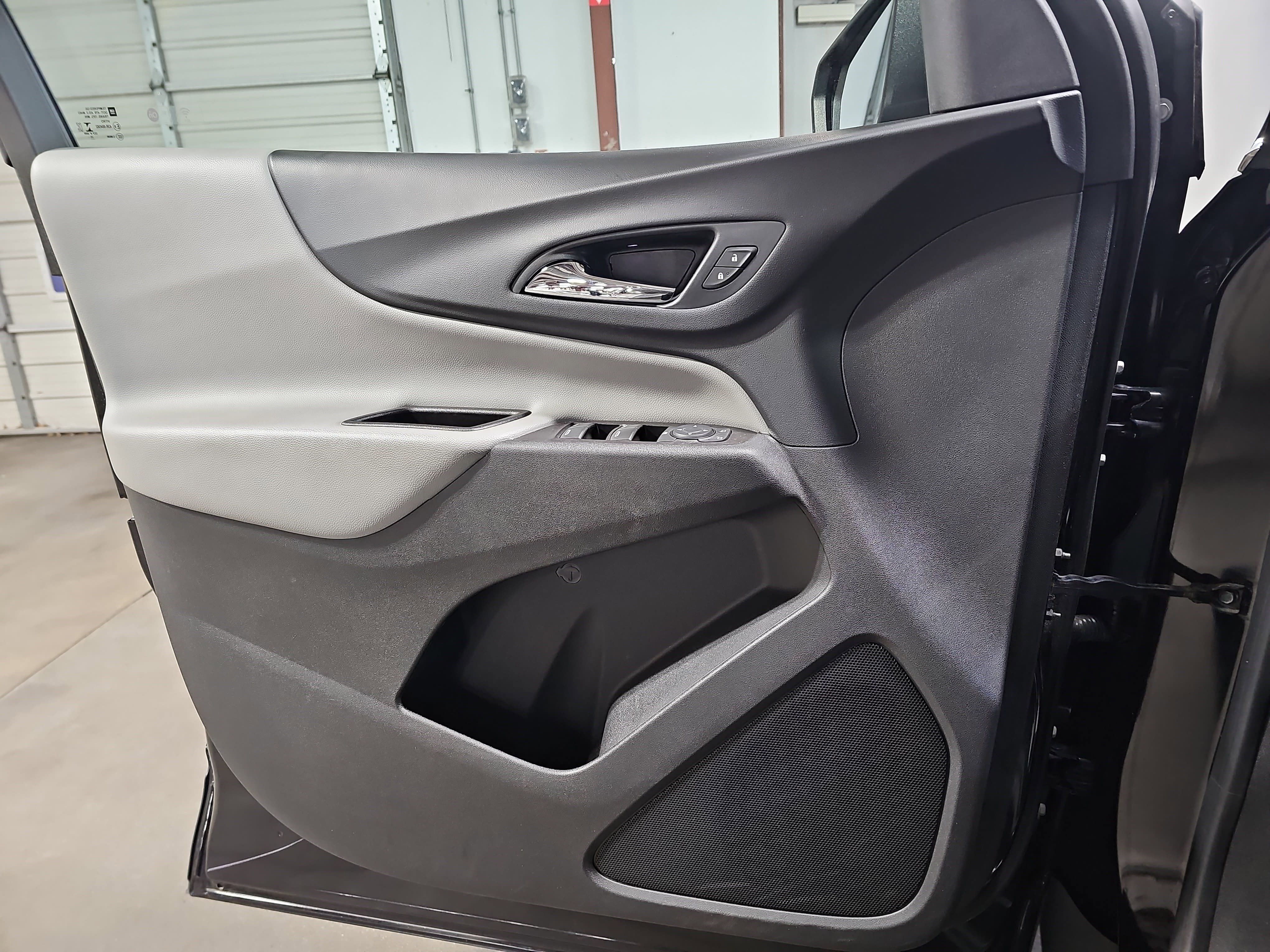 Used 2021 Chevrolet Equinox LT image 27