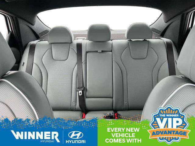 New 2025 Hyundai Elantra Limited image 17