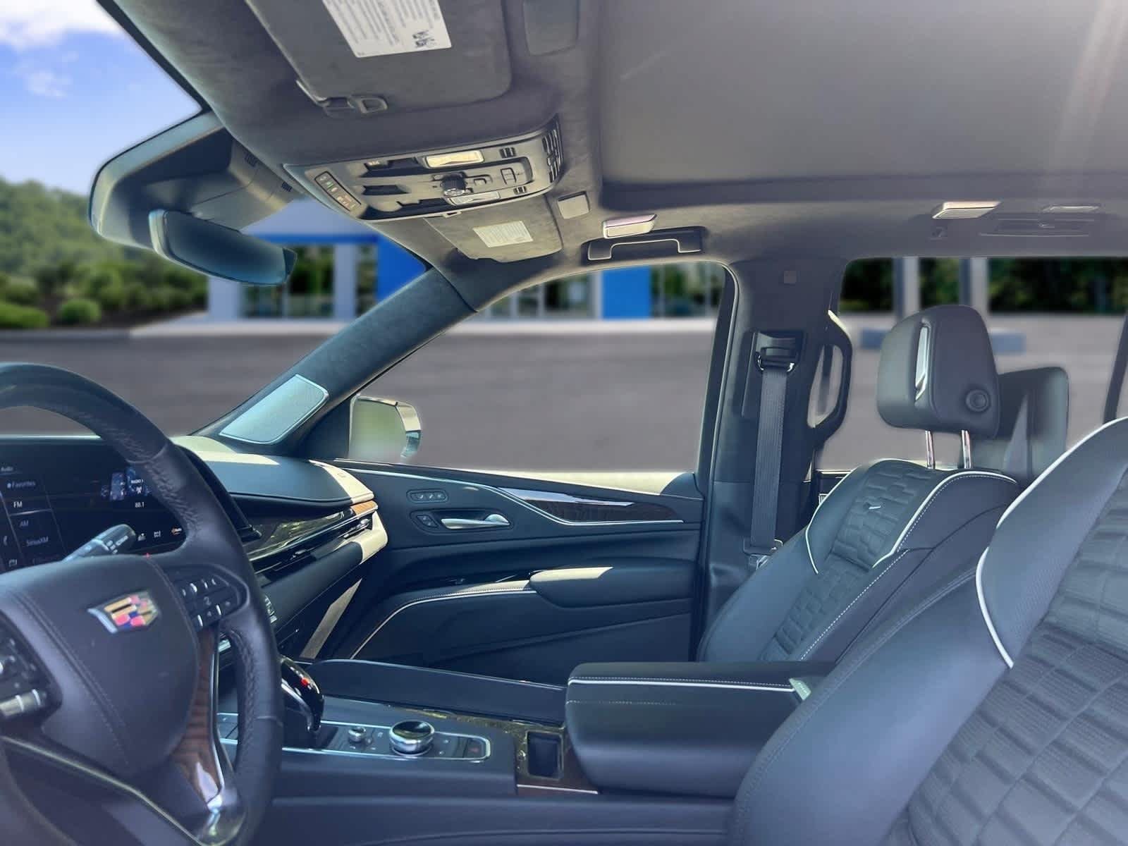 Used 2024 Cadillac Escalade Sport Platinum w/ LPO, ONYX Package AWD/4WD image 12